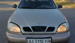 صورة امامية لسيارة دايو لانوس موديل ٢٠٠٣