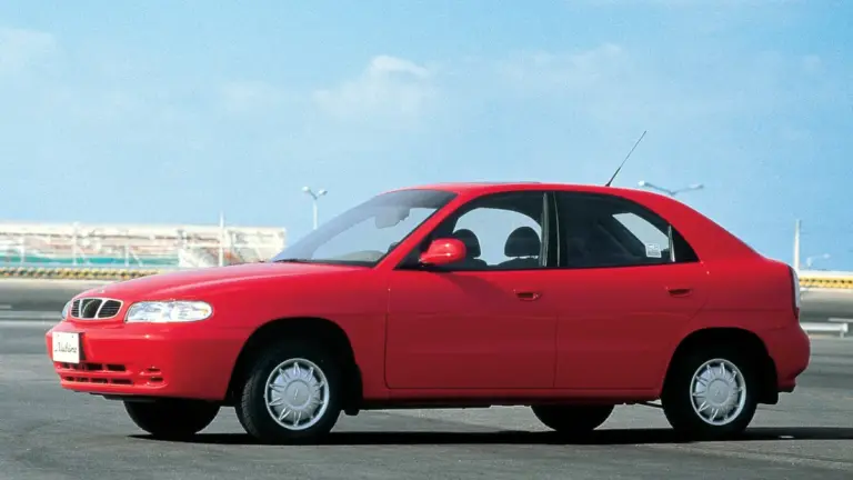 سيارة دايو نوبيرا ١٩٩٧ لون احمر