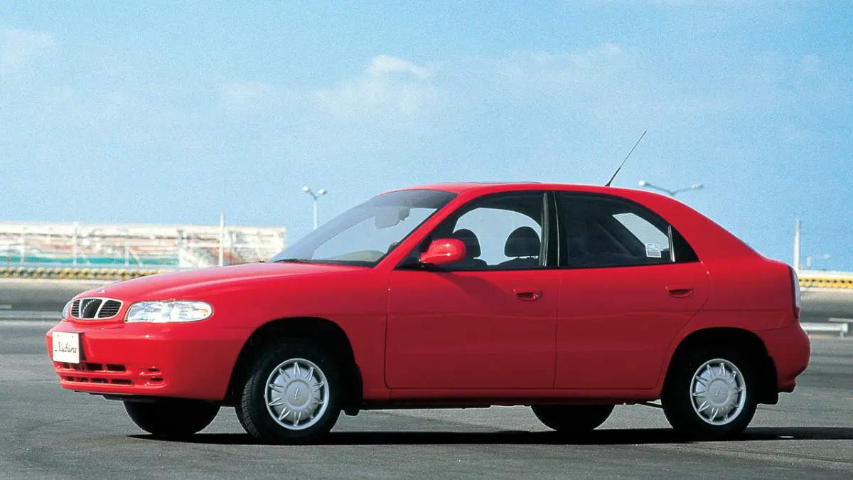 سيارة دايو نوبيرا ١٩٩٧ لون احمر