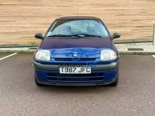 رينو - زاوية 3/4 أمامية (3/4 Front)